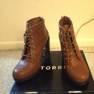 METAL HEEL LACE UP BOOTIES(wide width)